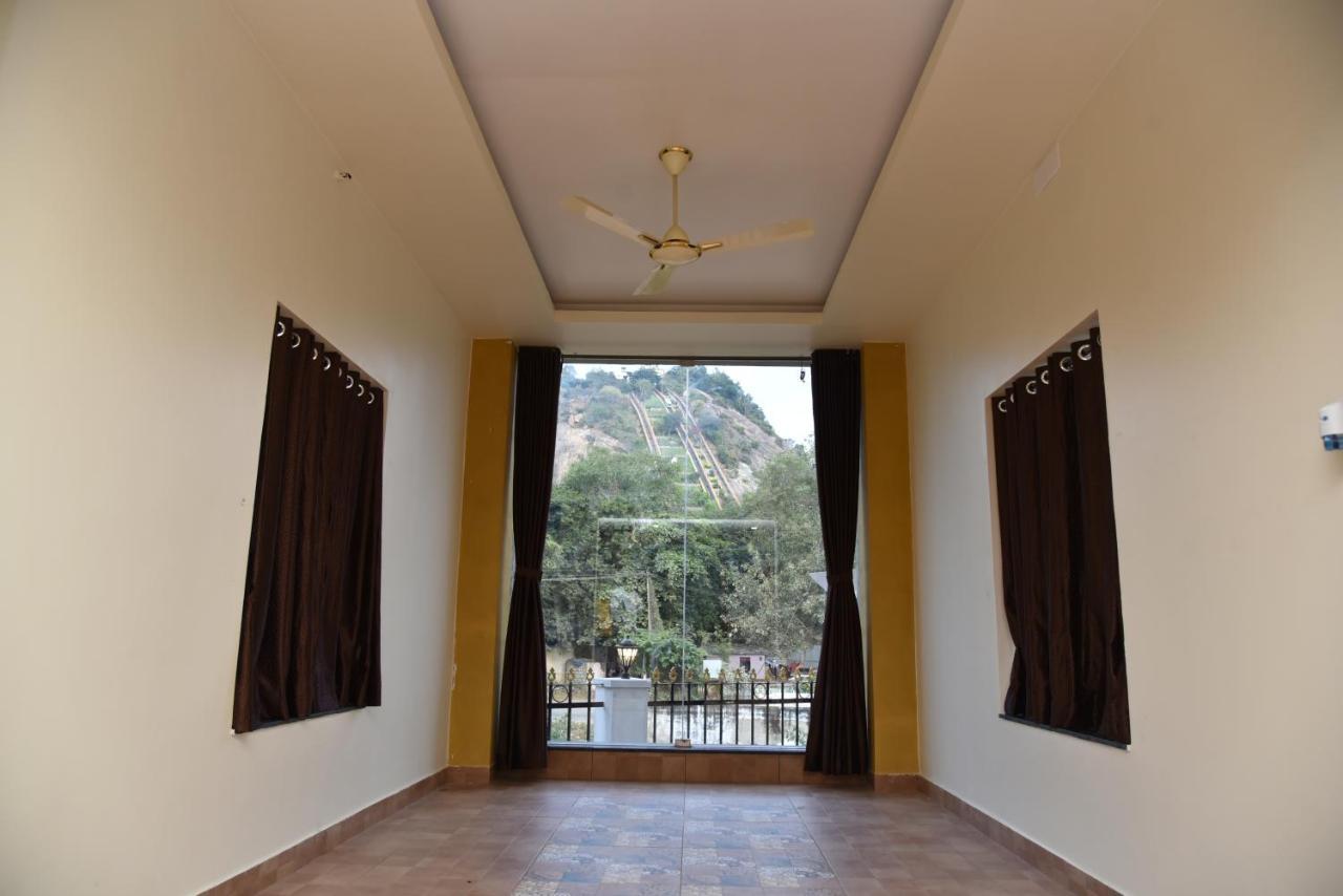 פאלני Sree Ganesh Inn מראה חיצוני תמונה