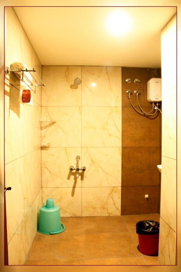 פאלני Sree Ganesh Inn מראה חיצוני תמונה