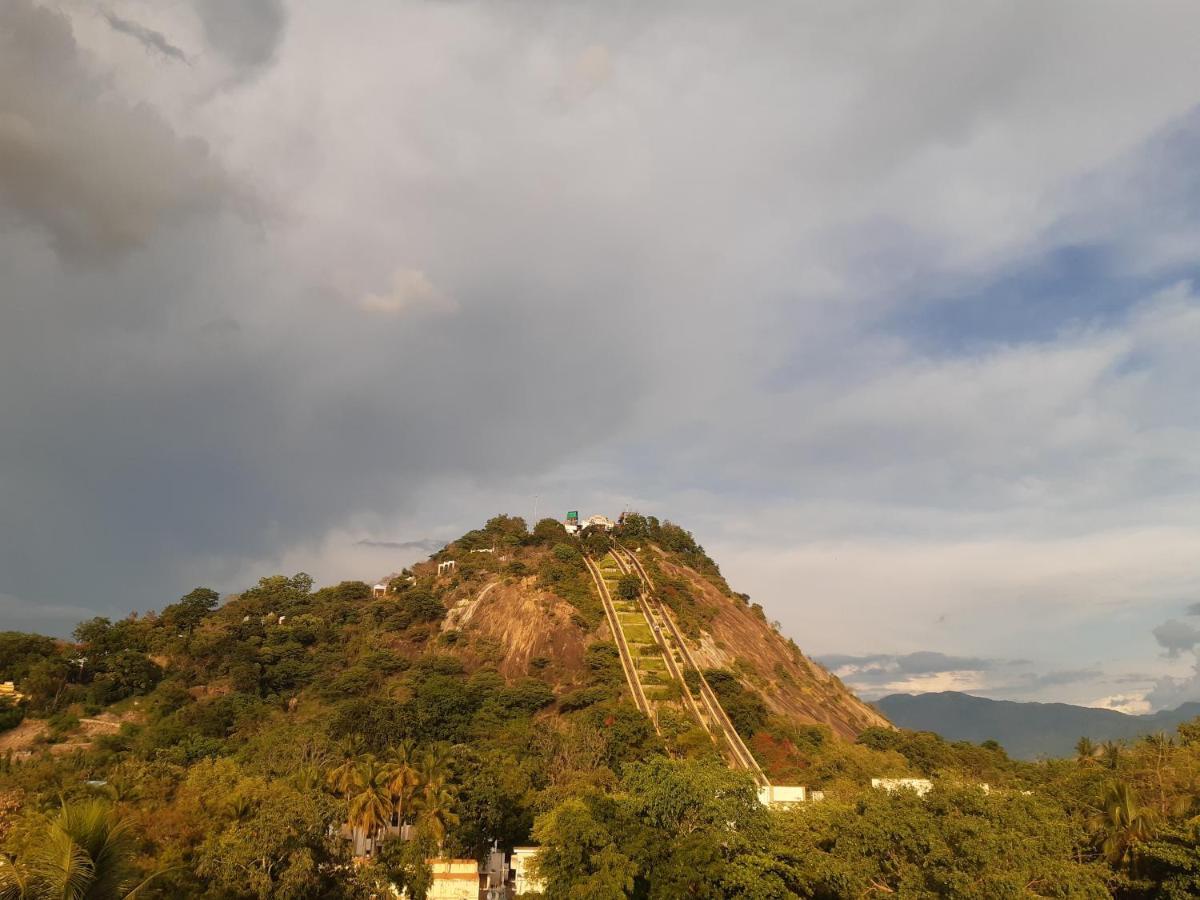 פאלני Sree Ganesh Inn מראה חיצוני תמונה